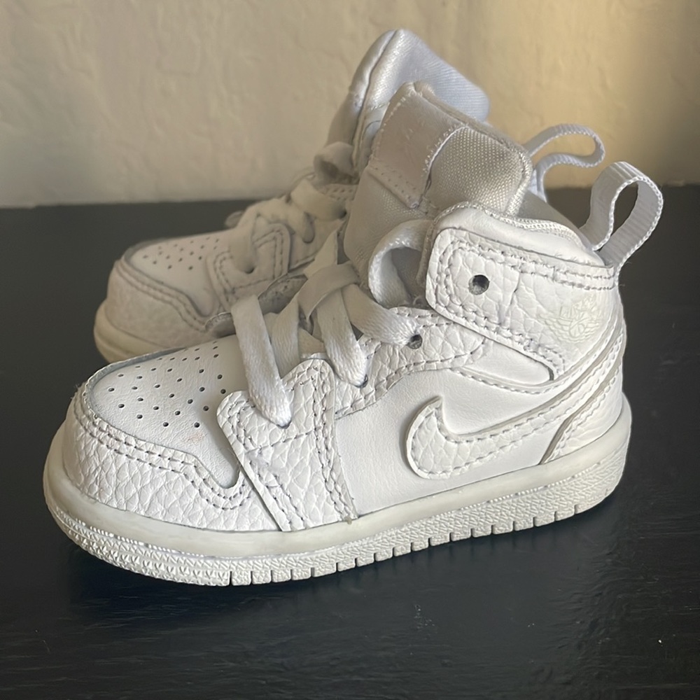 White toddler Jordan’s size 4c - Picture 3 of 7